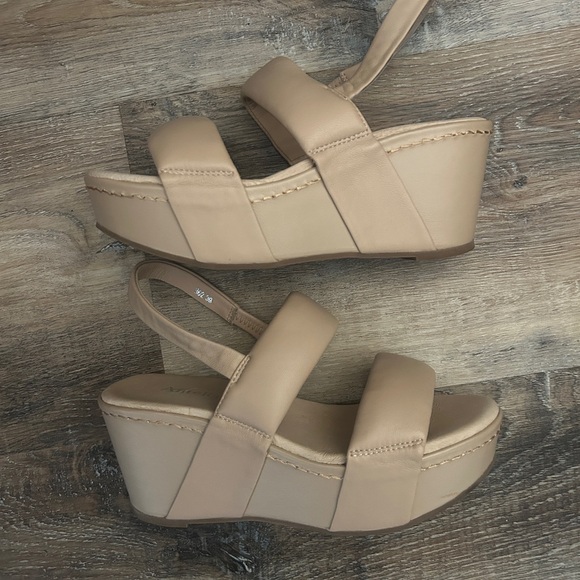 Women's Antelope Kacy Tan Wedge Sandals - Picture 1 of 4